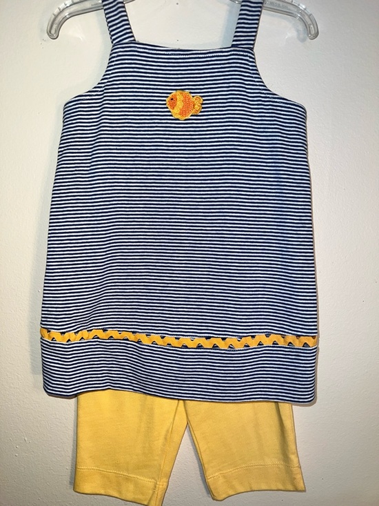 Other - Vintage Striped Navy & White Tank with Yellow Fish Applique and yellow Capris